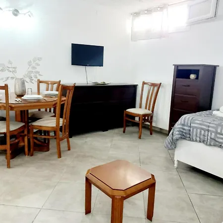 Maria's Cozy Basement ! Apartment *