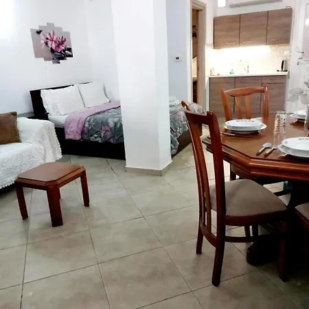 Apartment Maria's Cozy Basement ! Volos